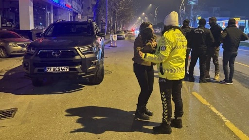 Polis uygulamasını gören sürücü aracını bırakıp kaçtı