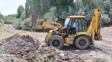 Rekor oyla seçildi, iş makinesi kullanmaya başladı