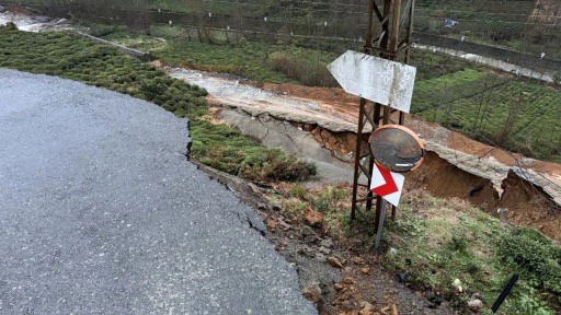 Rize'de korku dolu anlar! Etkili yağış heyelana sebep oldu