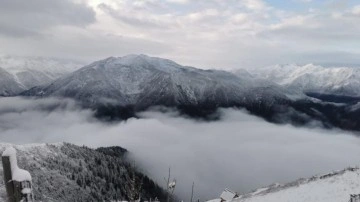 Rize'nin yüksek kesimleri beyaza büründü