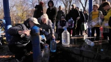 Rusya'nın Kiev'e saldırıları sonrasında şehir hem susuz hem elektriksiz bıraktı