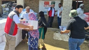 Sadakataşı Pakistan&rsquo;a insani yardım ulaştırdı