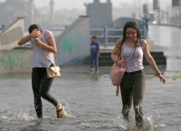 Sağanak yağış geri dönüyor! Meteoroloji'den İstanbul dahil birçok il için uyarı