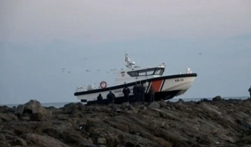 Sahil güvenlik botu kayalıklara çarptı: 5 yaralı