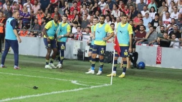 Samsunspor - Fenerbahçe maçında sahaya fare girdi