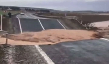 Sel felaketi Şanlıurfa'da kara yolunu böyle yuttu