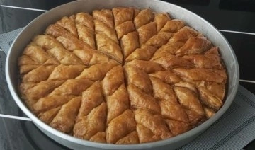 Şerbeti ve tüm ölçüleri tam.. Pastanecilerden daha lezzetli baklava yapmanın sırrı