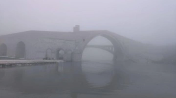 Silvan’da tarihi Malabadi Köprüsü sisle kaplandı