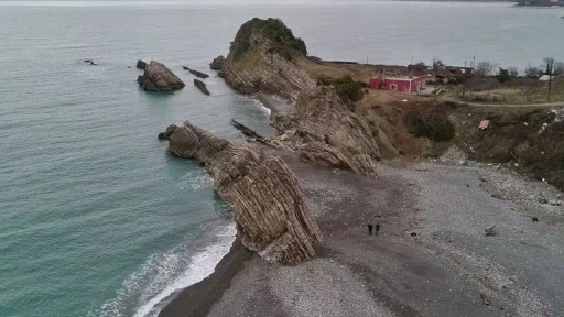 Sinop'ta gözlenen deniz çekilmesi dronla görüntülendi