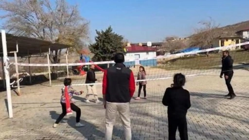 Soğan torbasından voleybol sahasına! Miniklerin hayali gerçek oldu