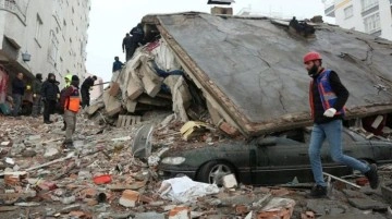 Son dakika! 10 ili etkileyen depremde hayatını kaybedenlerin sayısı 5 bin 894'e yükseldi
