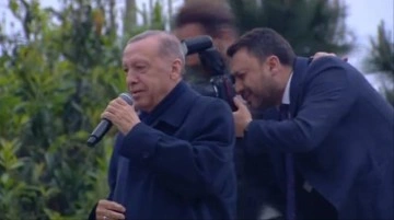 Son Dakika! Cumhurbaşkanı Erdoğan Kısıklı'da evinin önünde kalabalığa hitap ediyor