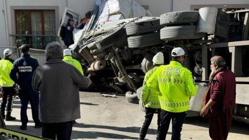 Son dakika: İstanbul'da TIR eve girdi!