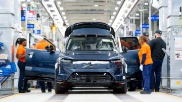 Şükür Kavuşturana: Volvo EX90 Sonunda Üretime Giriyor