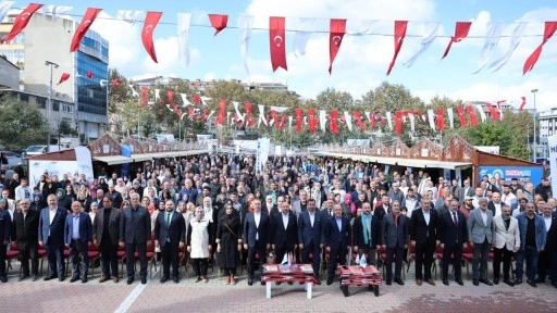 Sultangazi’de gerçekleşen Hamsi Festivali’nde 2 ton hamsi dağıtıldı