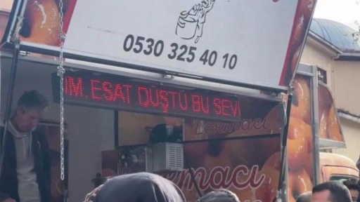 Suriyeli esnaftan Beyoğlu'nda lokmalı kutlama