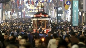 Taksim'de yılbaşı yoğunluğu yaşandı