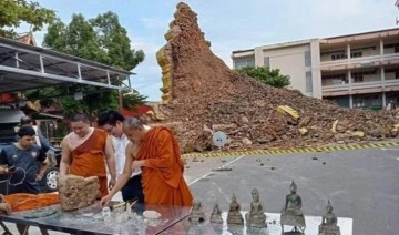 Tayland'da 500 yıllık mazisi olan tapınak çöktü!