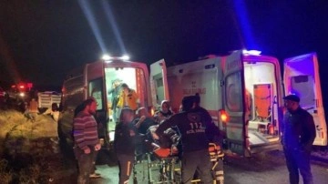 Tekirdağ&rsquo;da işçi servisiyle kamyonet kafa kafaya çarpıştı: 1 ölü, 20 yaralı