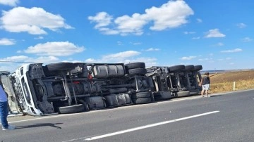 Tekirdağ'da kontrolden çıkan tır yan yattı!