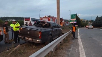 TEM'de korkunç kaza! Bariyerleri parçalayıp direğe çarptı