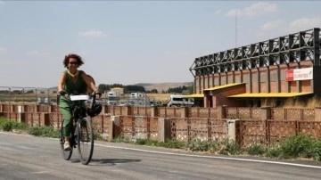 Temiz çevre ve sağlıklı yaşamı özendirmek için pedal çeviriyor