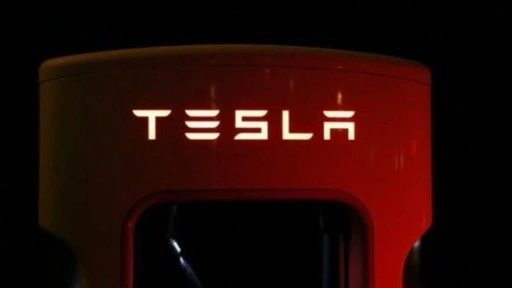 Tesla hisseleri düştü, Trump'tan destek gecikmedi