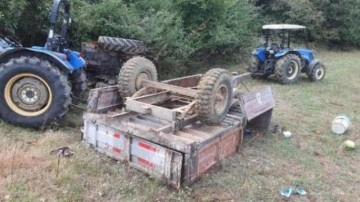 Traktör devrildi; sürücünün annesi öldü, eşi ve kızı yaralı