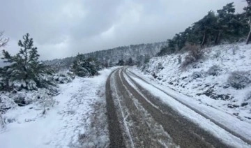 Turgutlu'da kar nedeniyle iki okulda taşımalı eğitime ara verildi