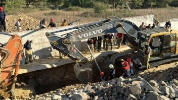 Tuzla'daki şantiyede göçük: İki işçiyi kurtarma çalışması sürüyor