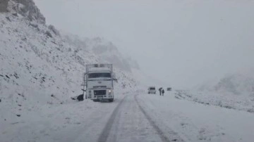 Ulaşıma kar engeli: Görüntüler Türkiye'den!