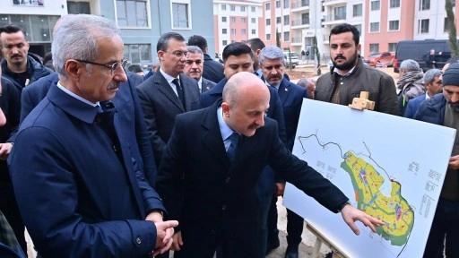 Ulaştırma ve Altyapı Bakanı Uraloğlu, Adıyaman'da kalıcı konut inşaat alanını inceledi