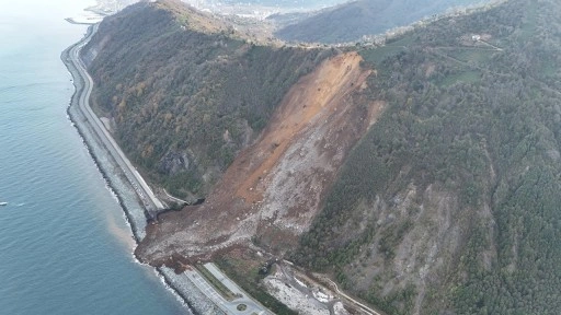 Ulaştırma ve Altyapı Bakanlığı'ndan Karadeniz Sahil Yolu'ndaki heyelana ilişkin açıklama