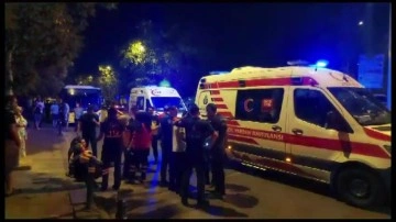 Üsküdar'da korkutan kaza! Dolmuş ve taksi çarpıştı: 3 kişi yaralandı