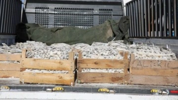 Van'da tuzlanarak kurutulmuş 5 ton inci kefali ele geçirildi
