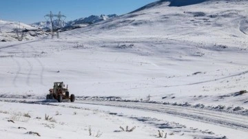 Van’da 272 yerleşim yerinin yolu ulaşıma kapandı