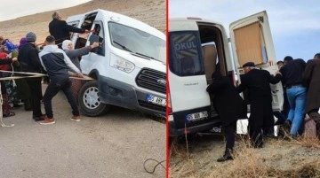 Van'da öğrenci servisini şarampole devrilmemesi için halatlarla tuttular