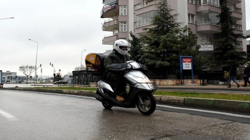 Yalova'da skuter, motokurye ve motosikletlilere olumsuz hava engeli