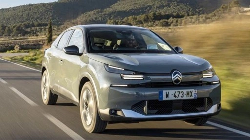 Yenilenen Citroen C4 ve C4 X Türkiye'de tüketicilerle buluştu