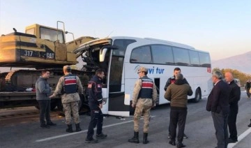 Yolcu otobüsü kaza yaptı: Ölü ve çok sayıda yaralı var